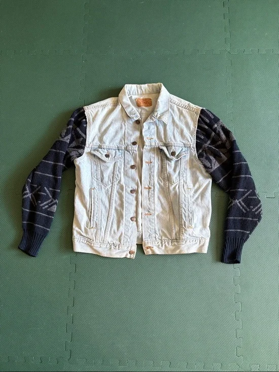 VTG RARE 90s Levi's Light Wash Denim Jacket With Aztec Knit Sleeves Size M - Picture 2 of 13
